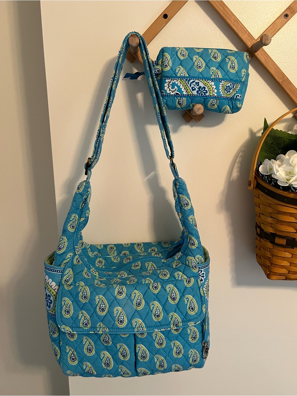 Vera Bradley Bermuda Blue “Carry All” Bag with Matching Wristlet